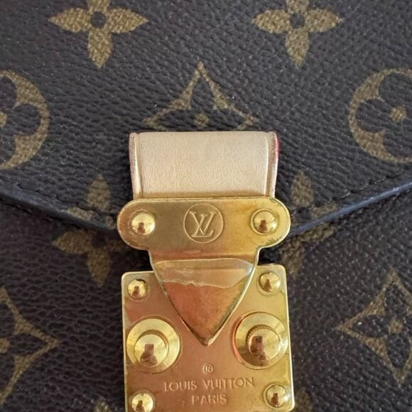 Clean Handle Louis Vuitton Pochette Métis Monogram Crossbody Bag - Picture 8 of 8